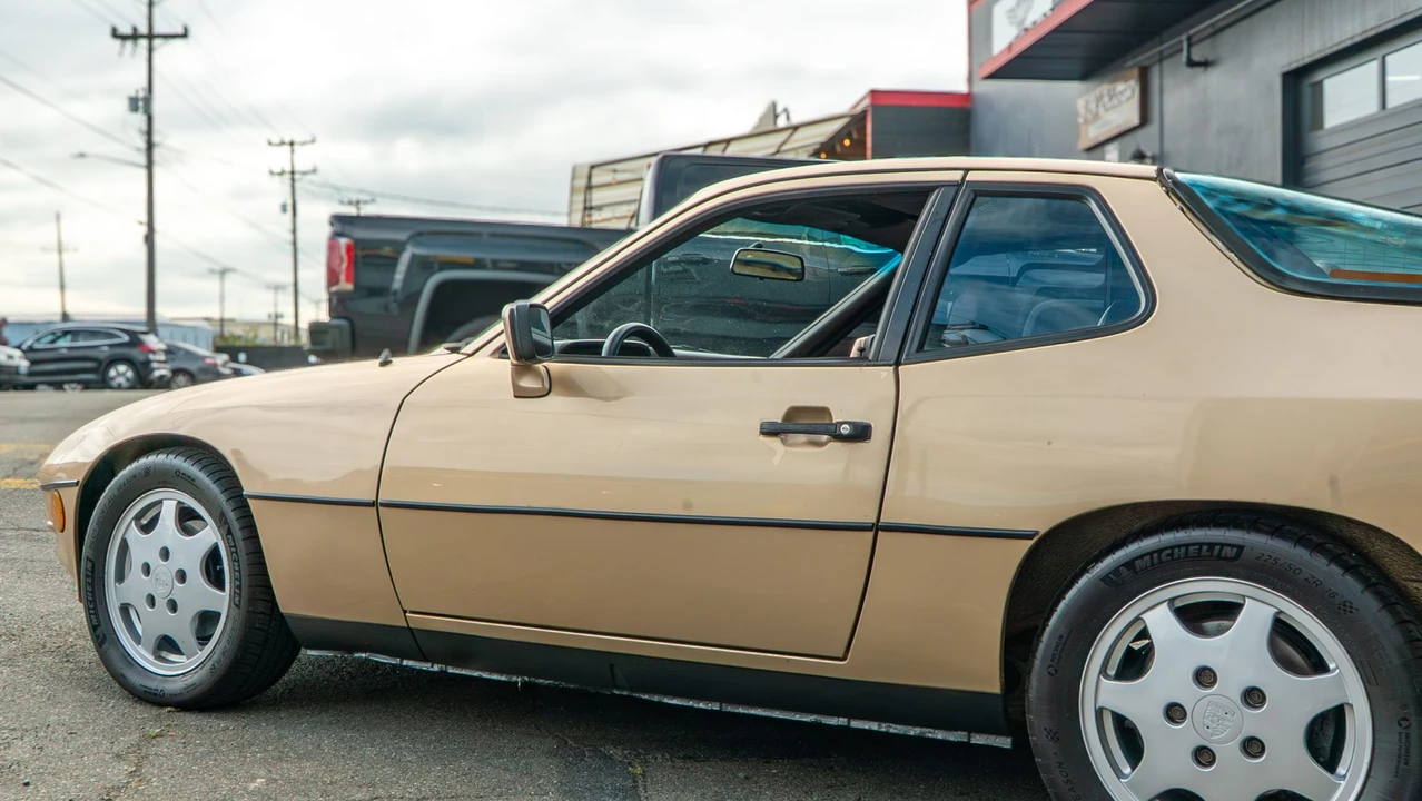 1988 Porsche 924 S - Image 17 of 31