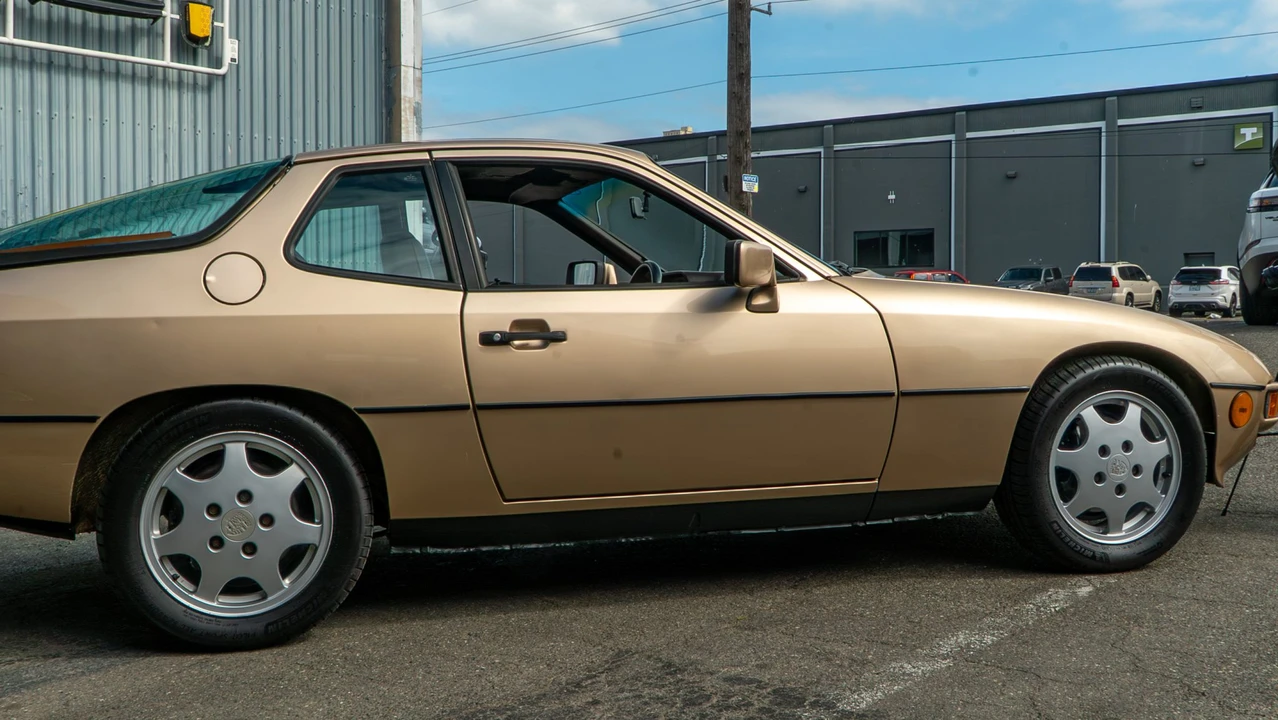 1988 Porsche 924 S - Image 16 of 31