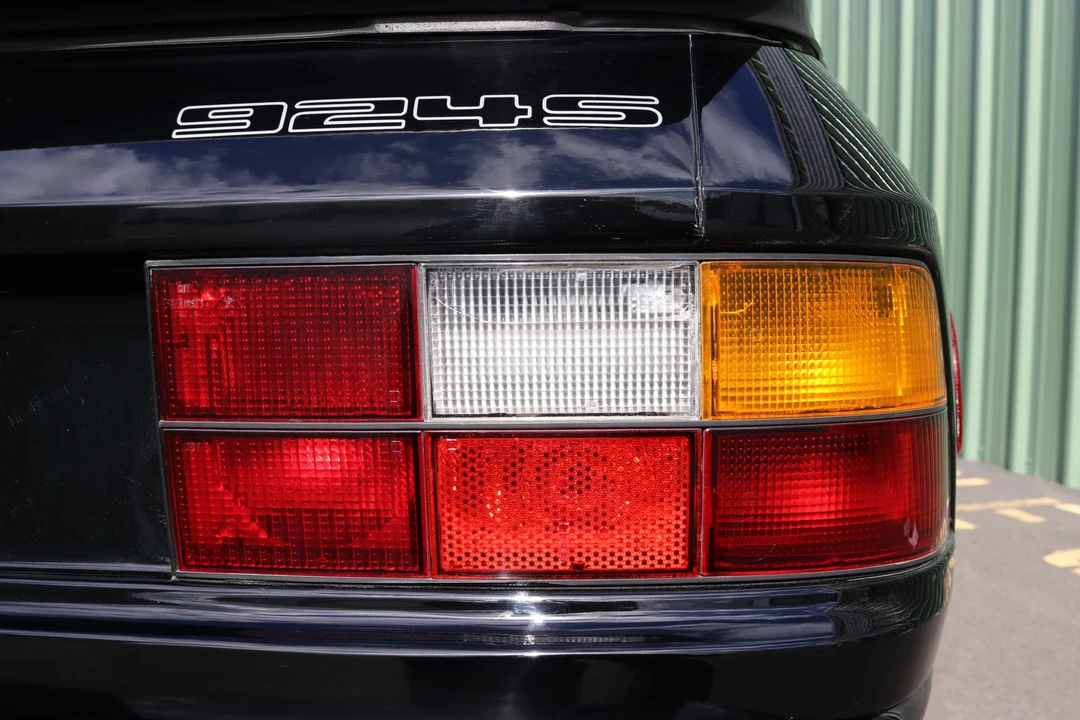 1988 Porsche 924 S - Image 15 of 31