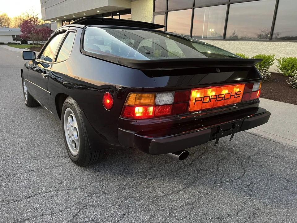 1988 Porsche 924 S - Image 13 of 31