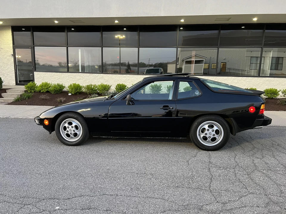 1988 Porsche 924 S - Image 16 of 31