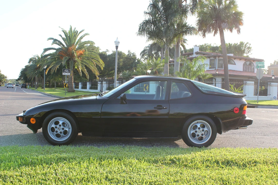 1988 Porsche 924 S - Image 13 of 31
