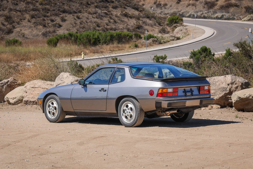 1988 Porsche 924 S - Image 15 of 31