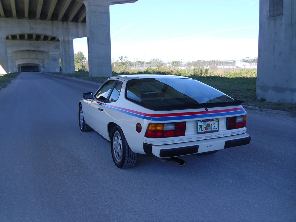 1988 Porsche 924 S - Image 15 of 31