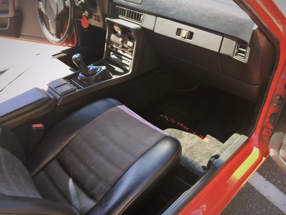 1988 Porsche 924 S - Image 24 of 31