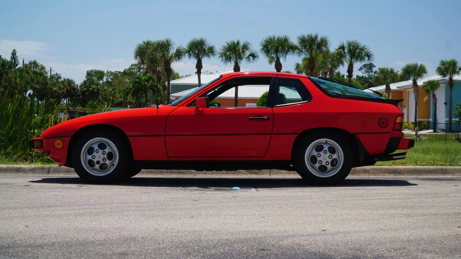 1988 Porsche 924 S - Image 2 of 15