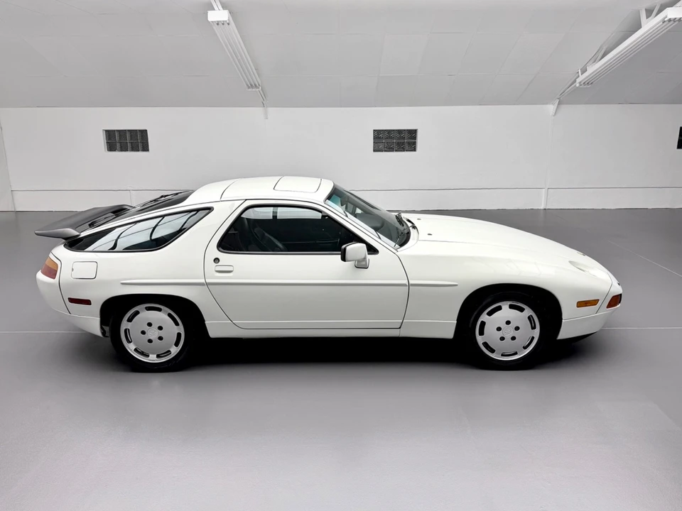 1988 Porsche 928 S4 - Image 3 of 21