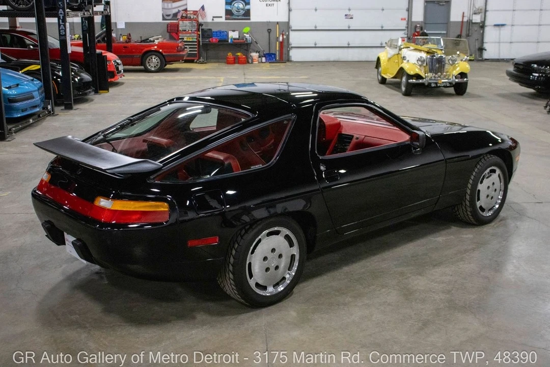 1988 Porsche 928 S4 - Image 7 of 12