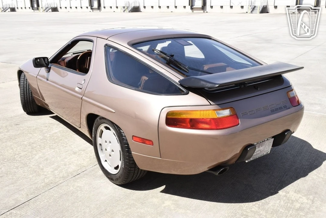 1988 Porsche 928 S4 - Image 9 of 12