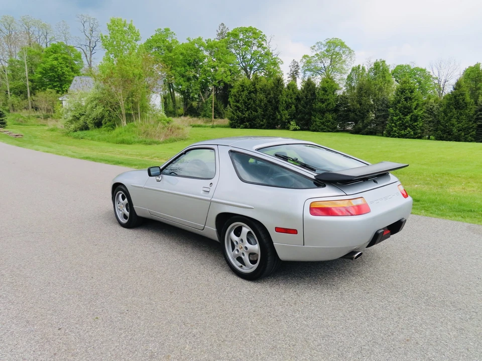 1988 Porsche 928 S4 - Image 8 of 31
