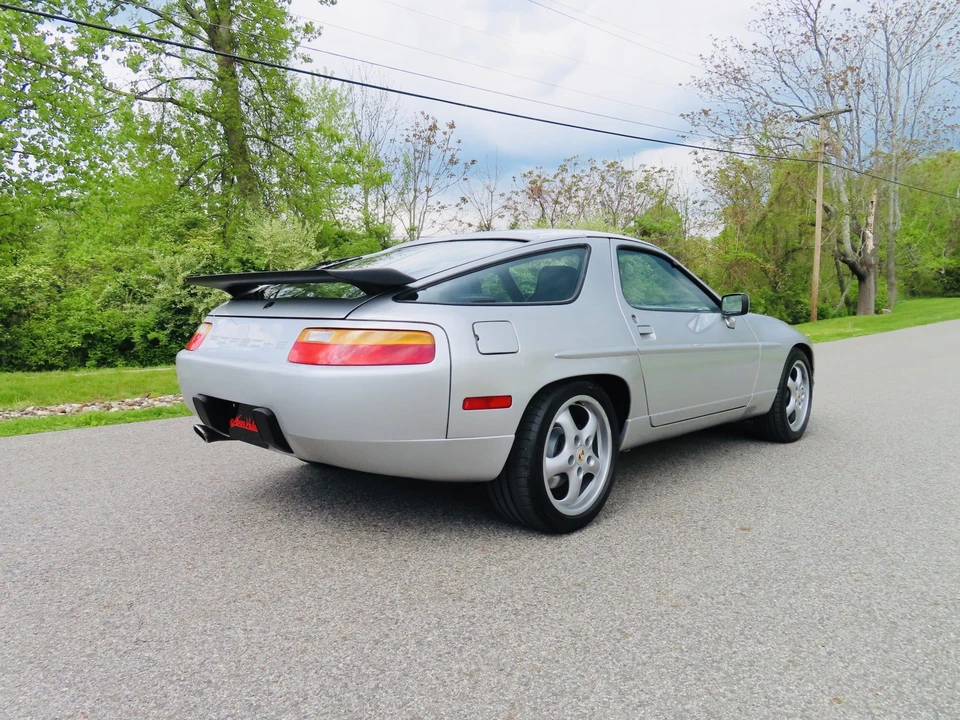 1988 Porsche 928 S4 - Image 15 of 31