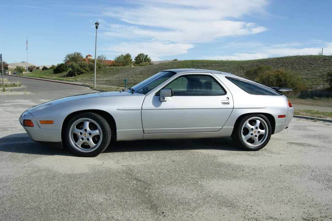 1988 Porsche 928 S4 - Image 7 of 31