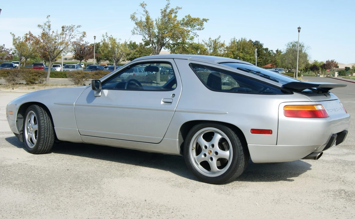 1988 Porsche 928 S4 - Image 8 of 31