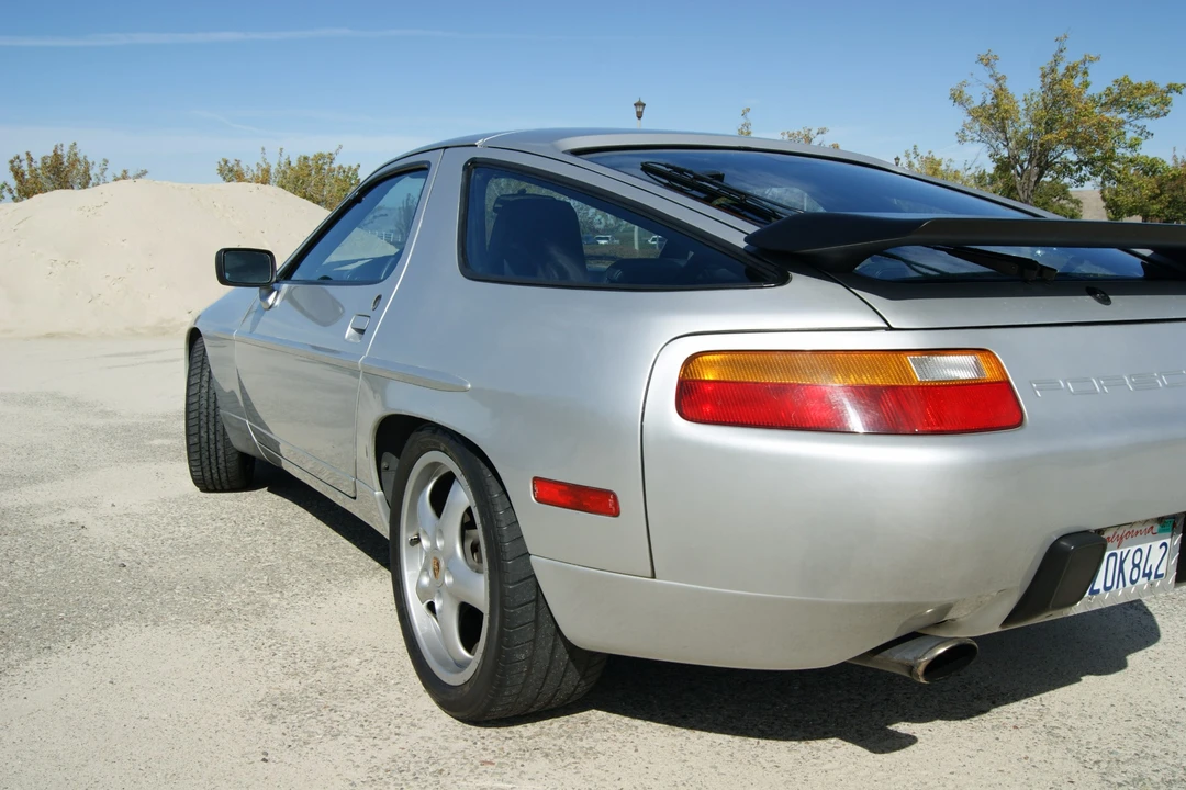 1988 Porsche 928 S4 - Image 9 of 31