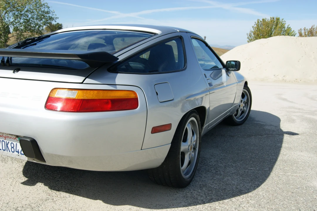 1988 Porsche 928 S4 - Image 14 of 31