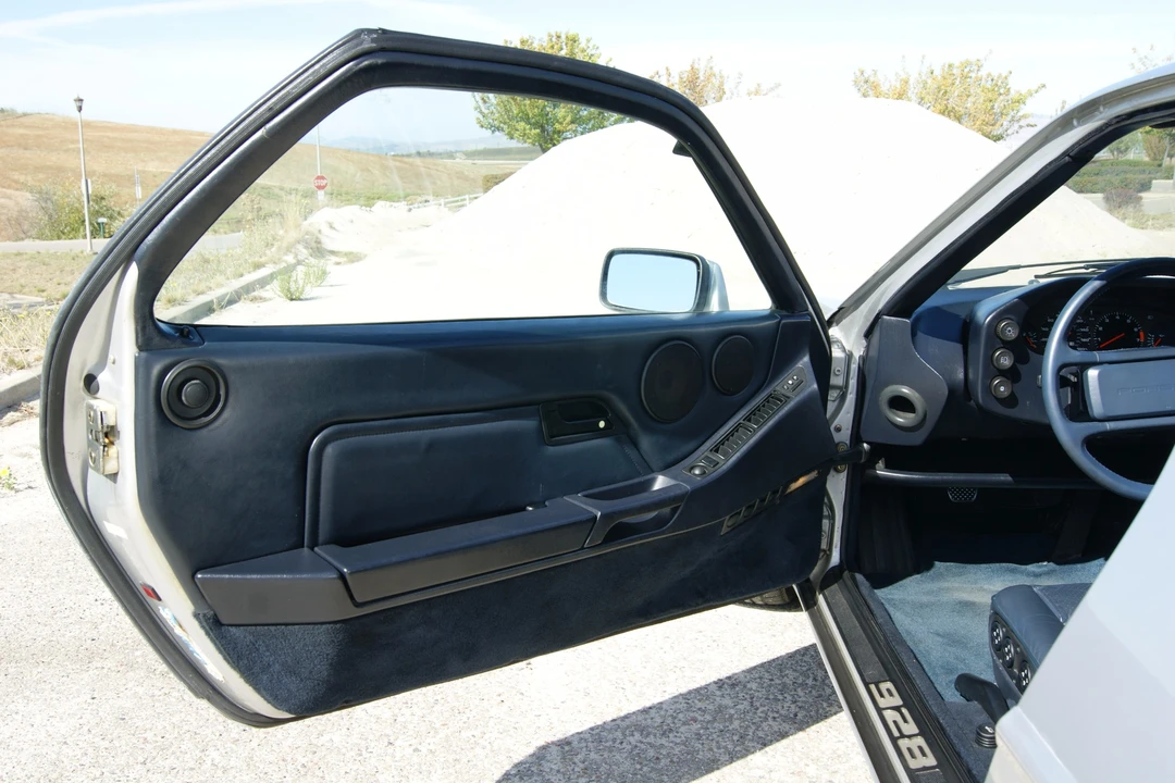 1988 Porsche 928 S4 - Image 17 of 31