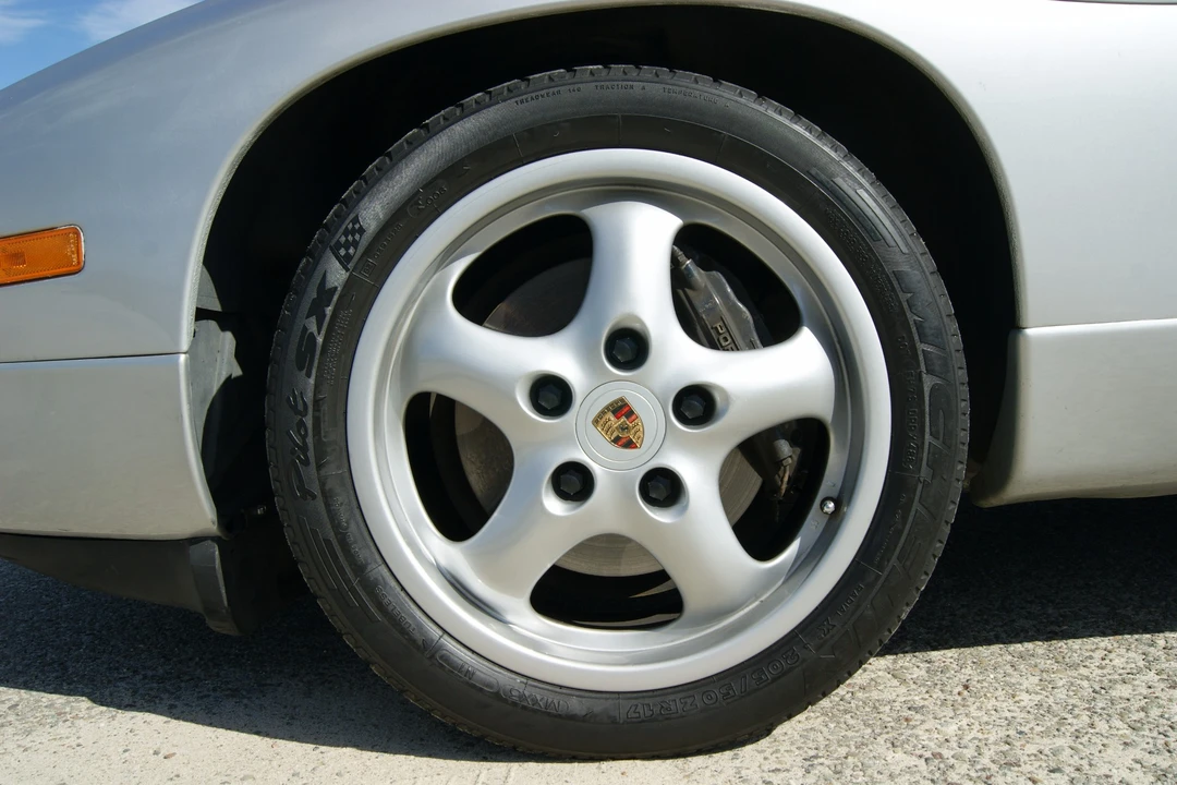 1988 Porsche 928 S4 - Image 15 of 31