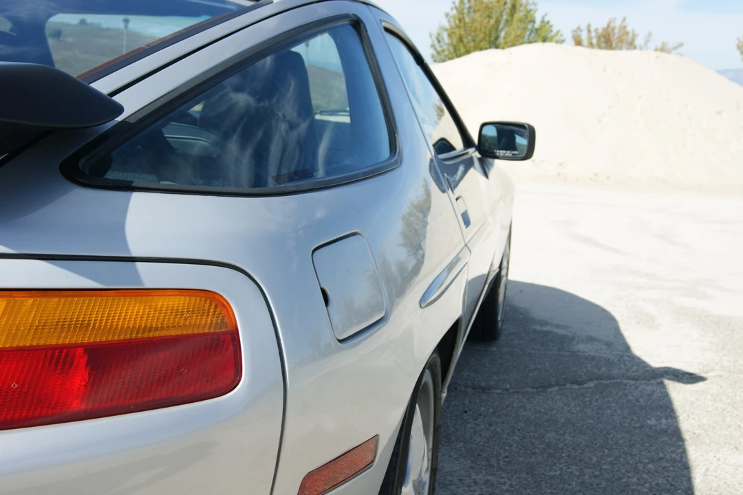 1988 Porsche 928 S4 - Image 13 of 31