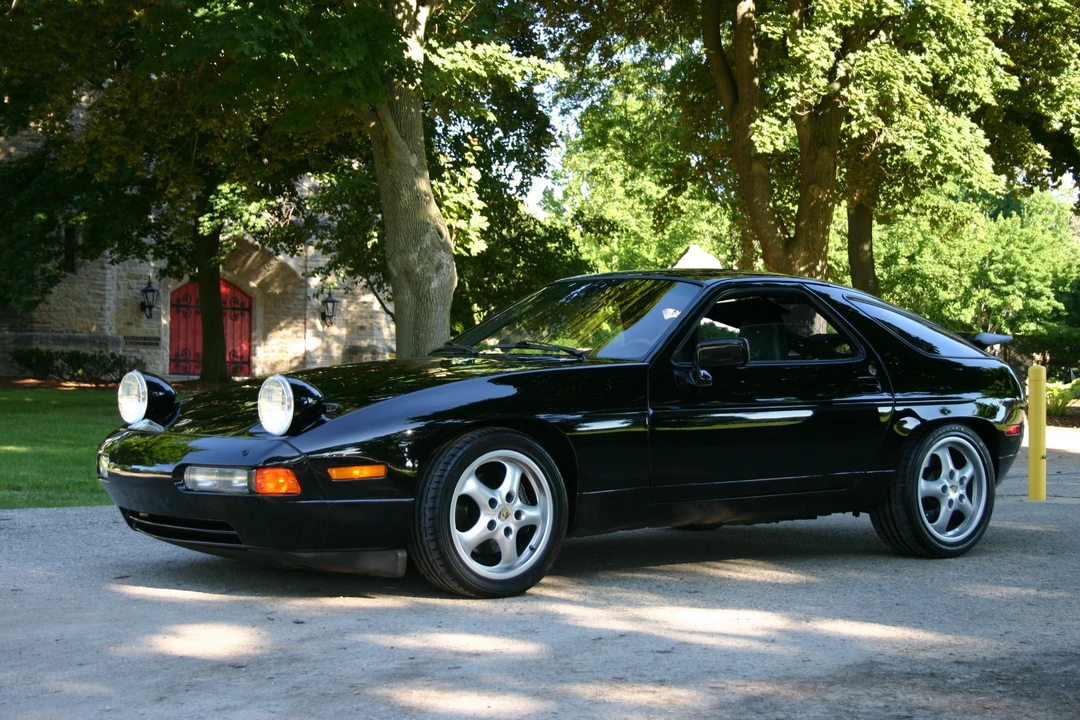 1988 Porsche 928 S4 - Image 10 of 31