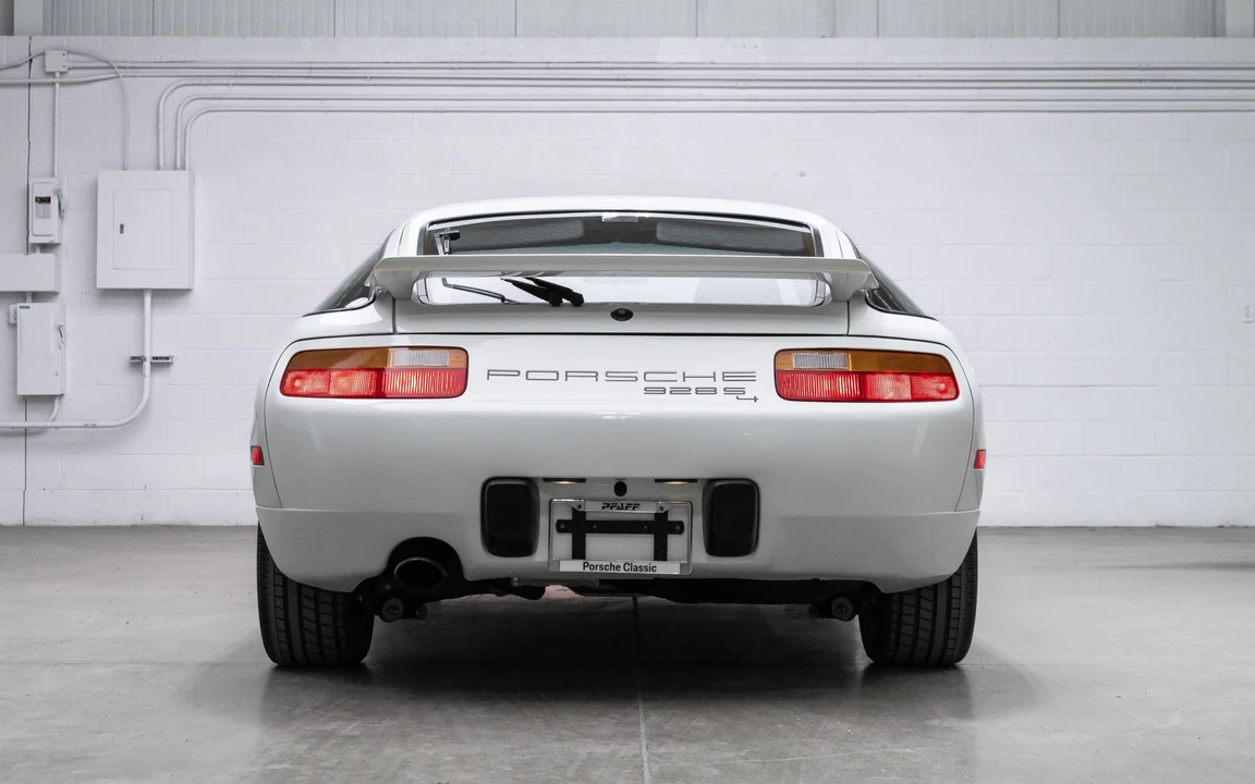 1988 Porsche 928 S4 - Image 8 of 31