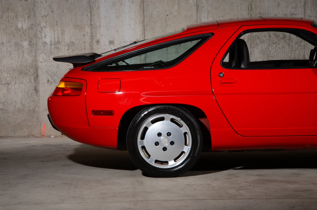 1988 Porsche 928 S4 - Image 12 of 31