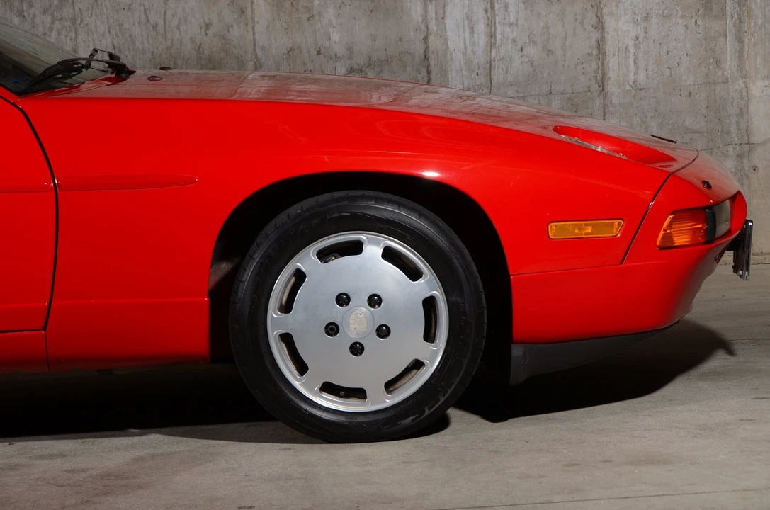 1988 Porsche 928 S4 - Image 13 of 31