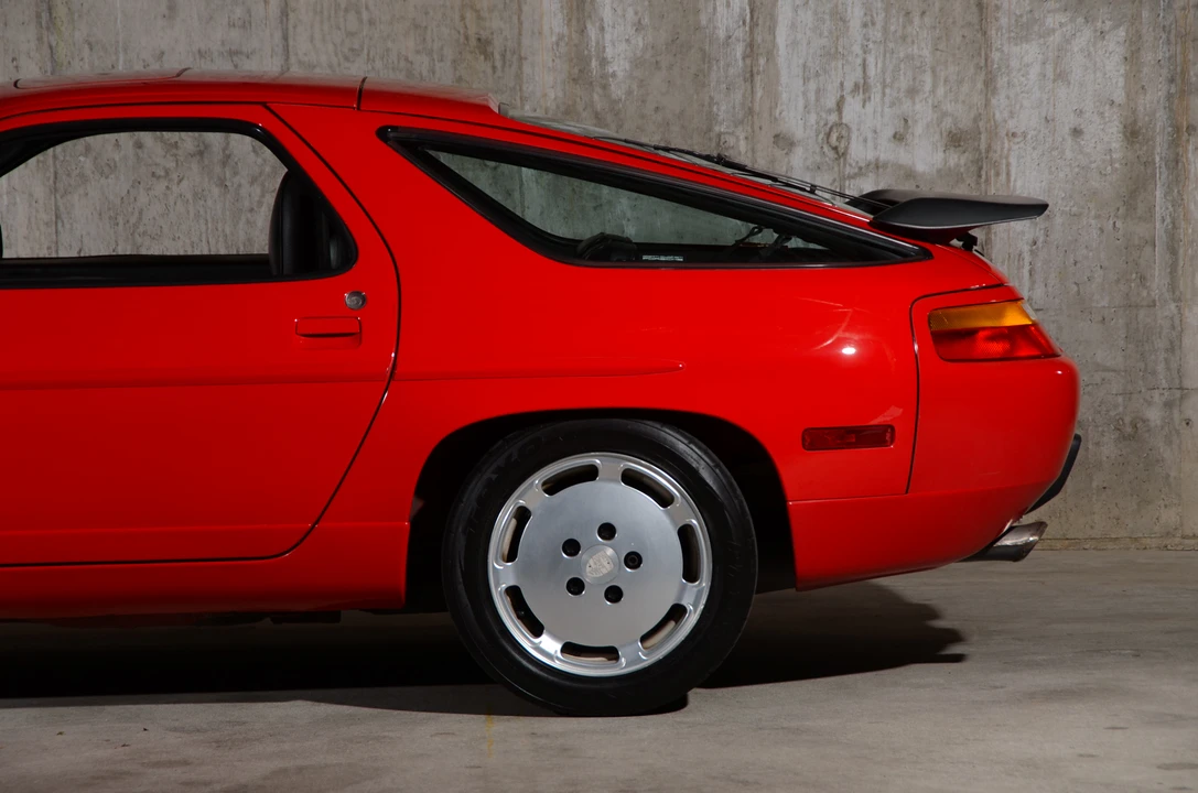 1988 Porsche 928 S4 - Image 10 of 31
