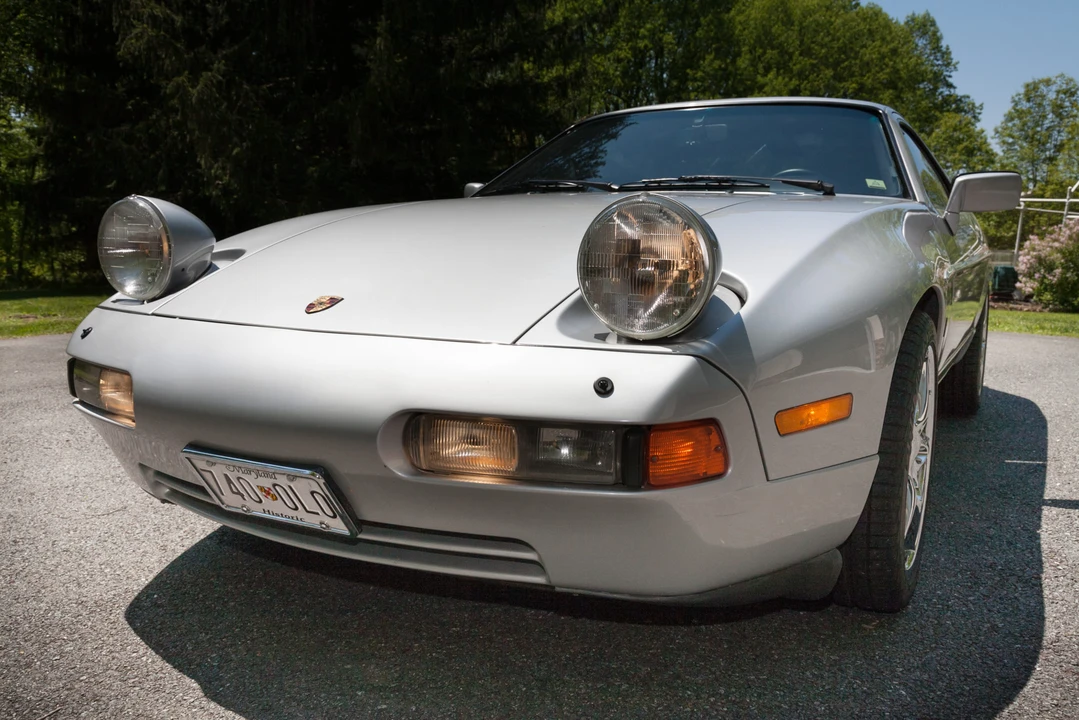 1988 Porsche 928 S4 - Image 8 of 31