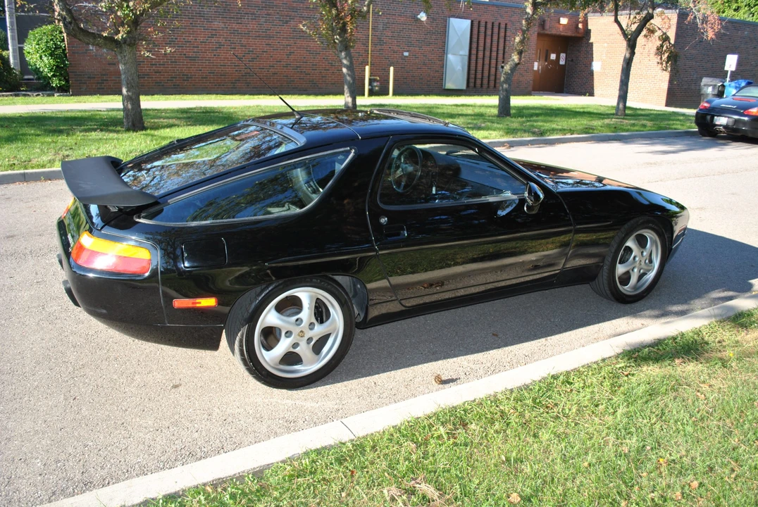 1988 Porsche 928 S4 - Image 19 of 31