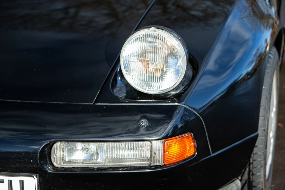 1988 Porsche 928 S4 - Image 2 of 10