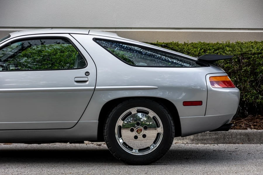 1988 Porsche 928 S4 - Image 7 of 31