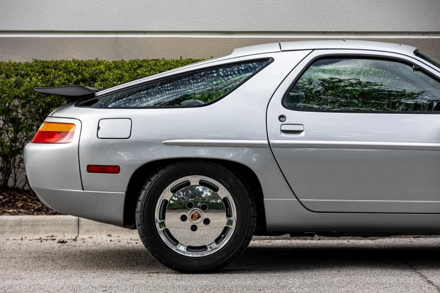 1988 Porsche 928 S4 - Image 12 of 31