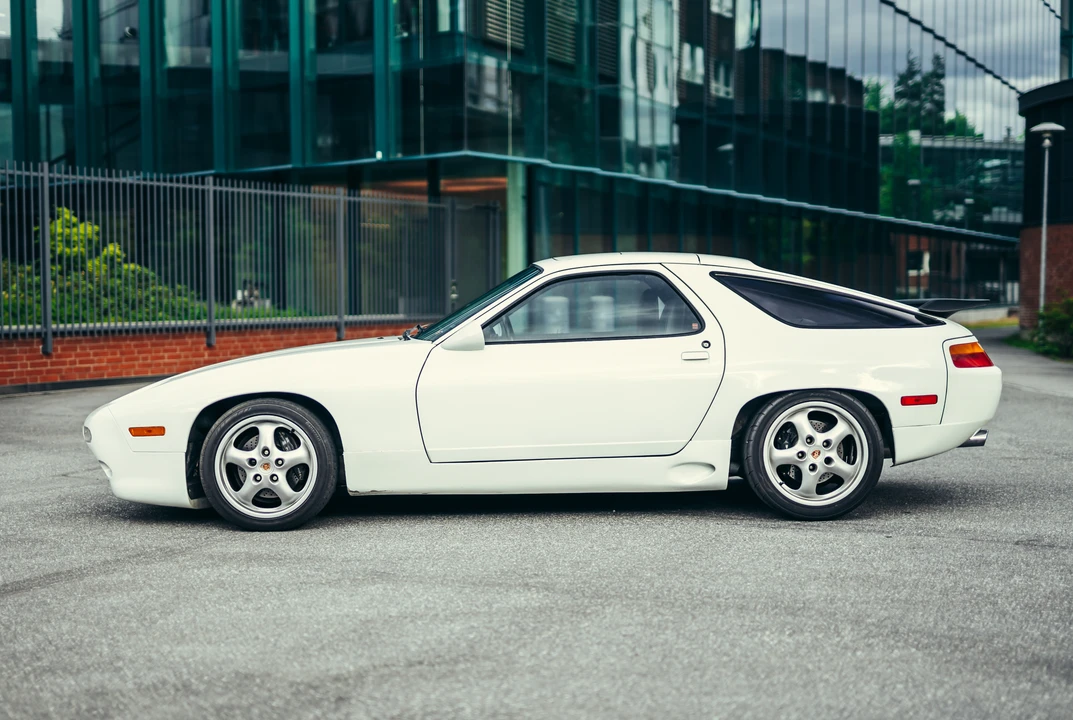1988 Porsche 928 S4 - Image 8 of 31