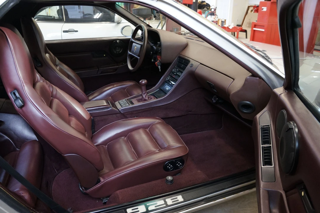1988 Porsche 928 S4 - Image 7 of 10
