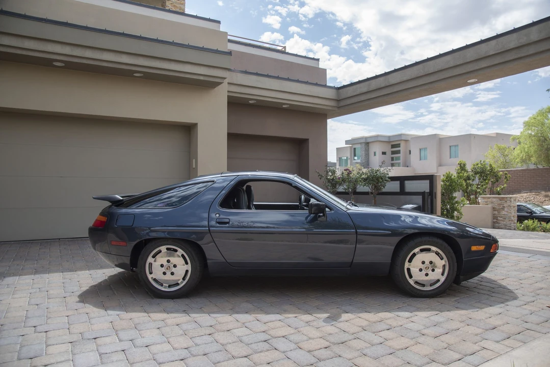 1988 Porsche 928 S4 - Image 8 of 31