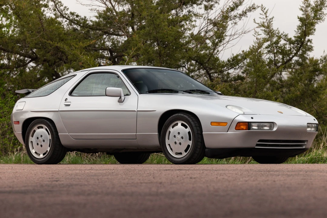 1988 Porsche 928 S4 - Image 14 of 31