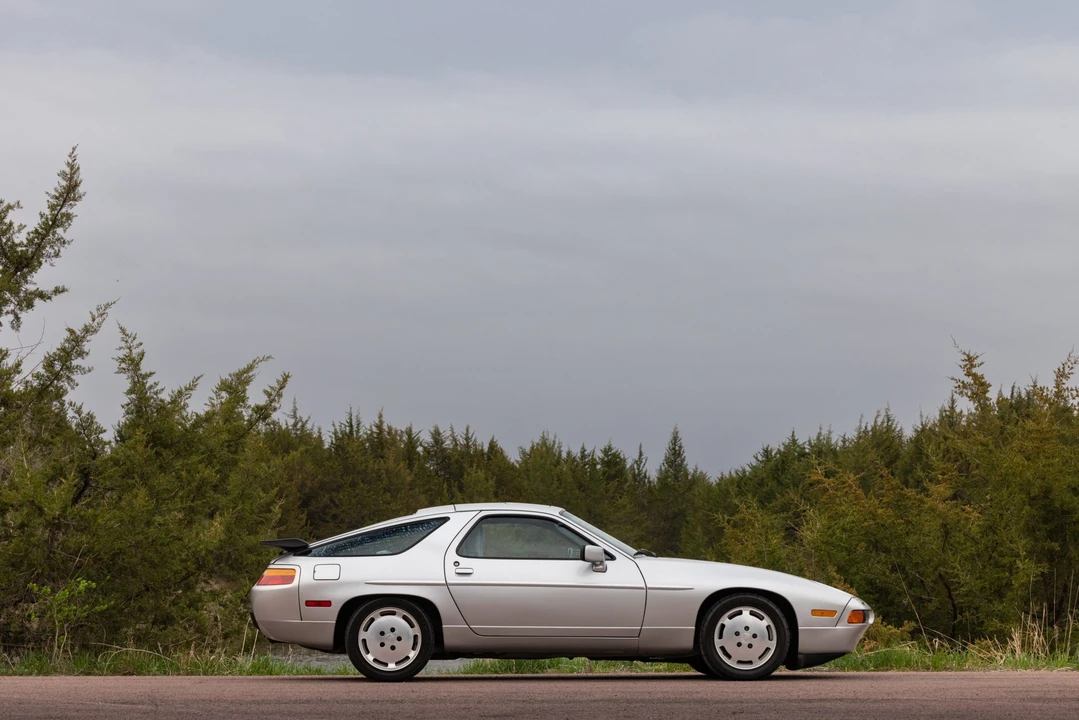 1988 Porsche 928 S4 - Image 11 of 31