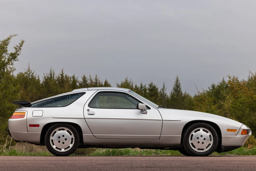 1988 Porsche 928 S4 - Image 10 of 31