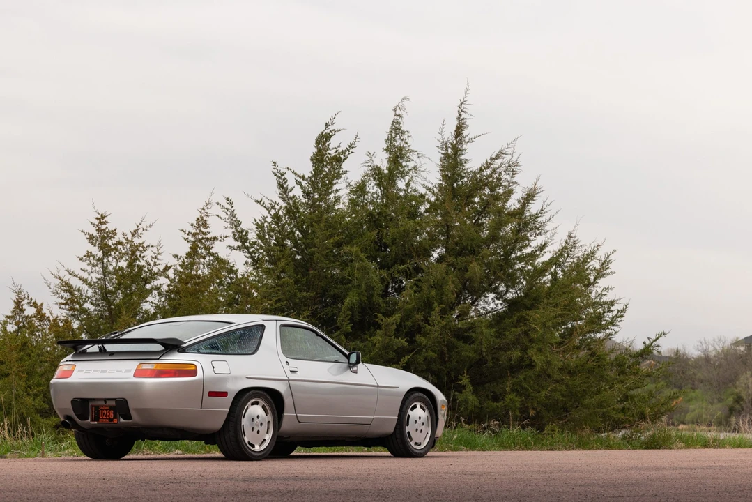 1988 Porsche 928 S4 - Image 8 of 31