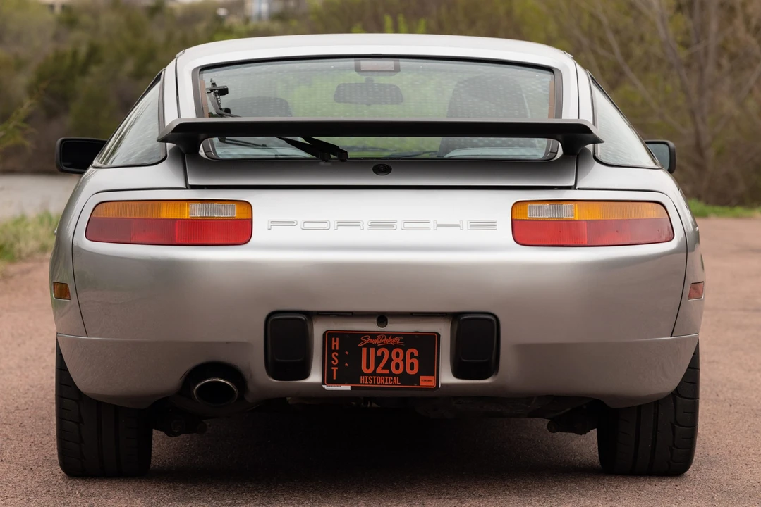 1988 Porsche 928 S4 - Image 7 of 31