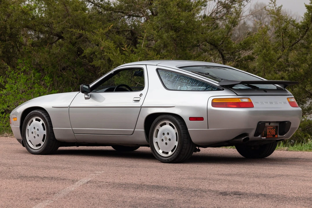 1988 Porsche 928 S4 - Image 6 of 31