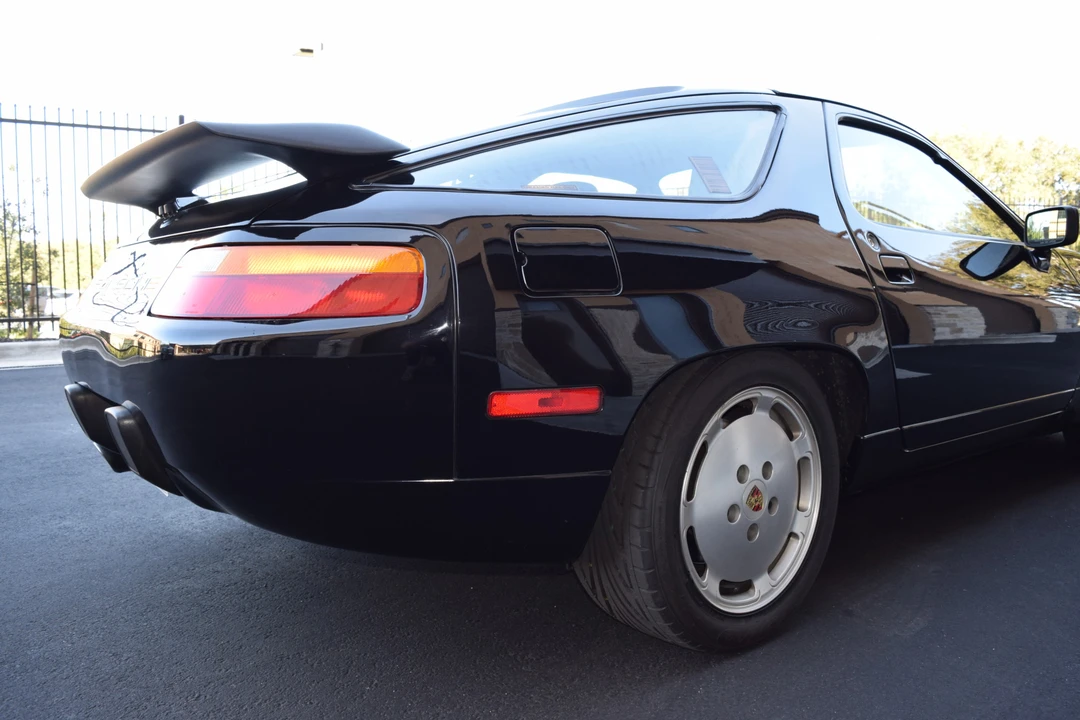 1988 Porsche 928 S4 - Image 7 of 31