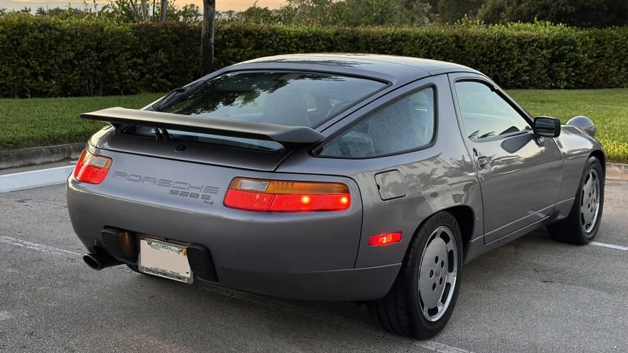 1988 Porsche 928 S4 - Image 8 of 24