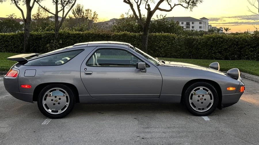 1988 Porsche 928 S4 - Image 9 of 24