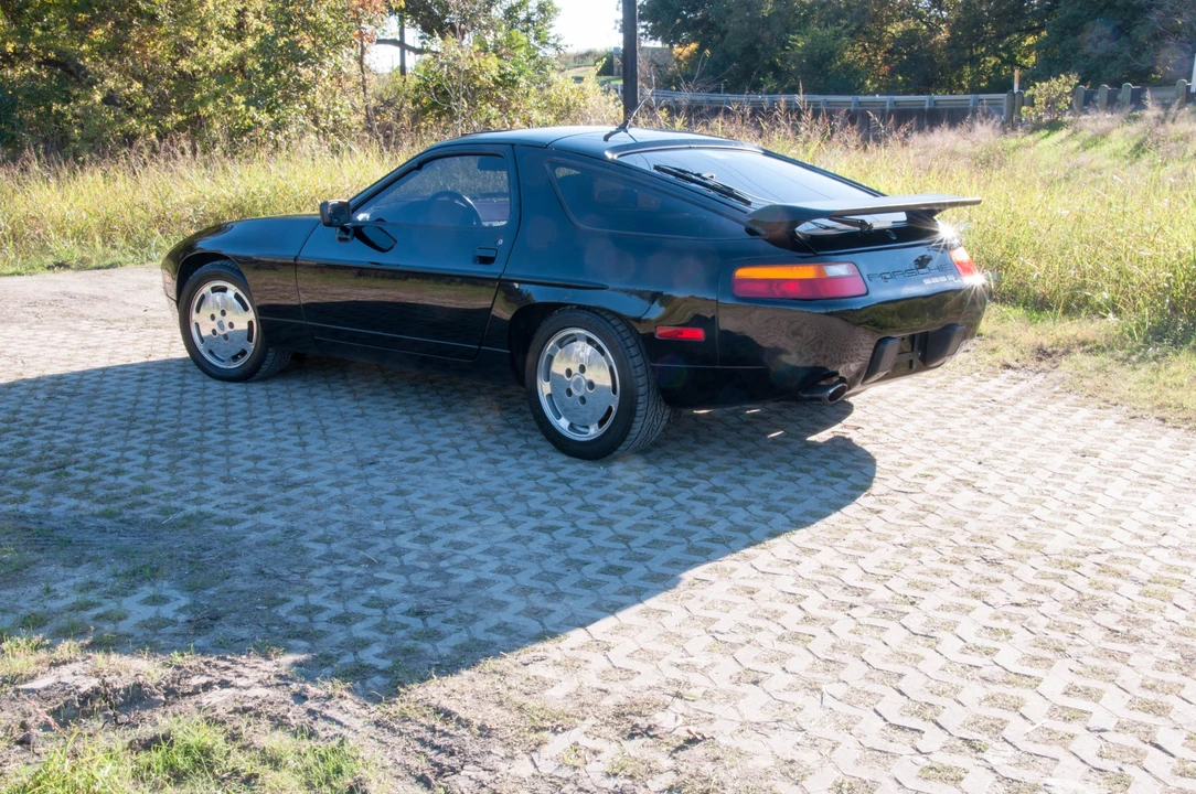 1988 Porsche 928 S4 - Image 8 of 31