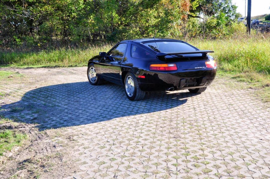 1988 Porsche 928 S4 - Image 13 of 31