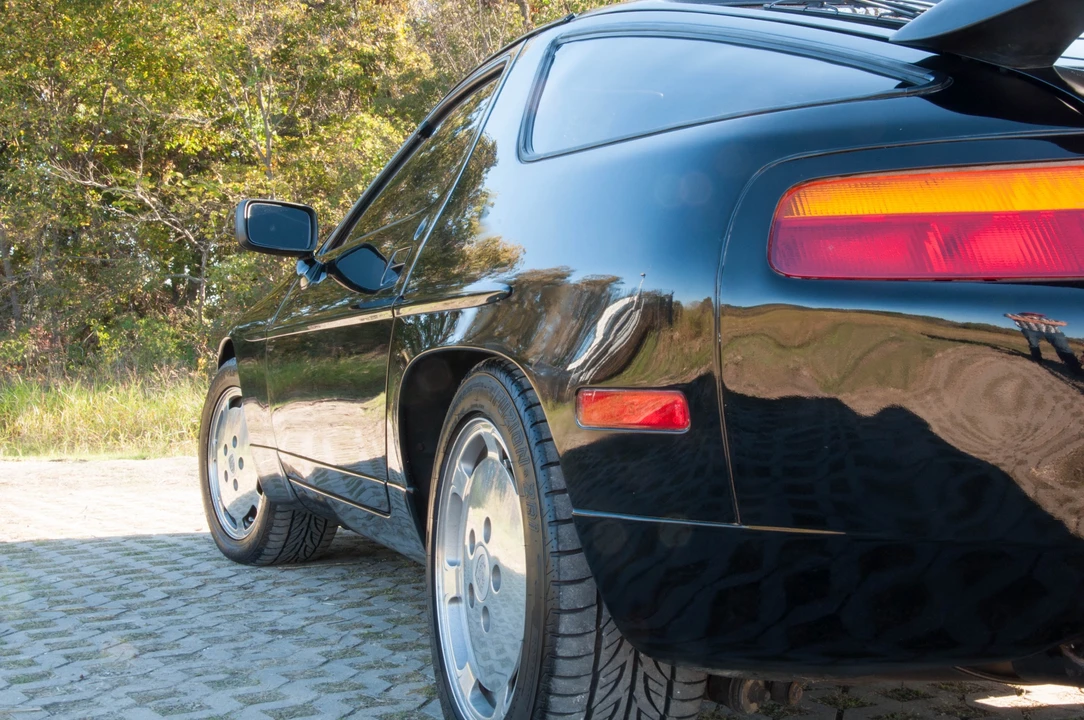 1988 Porsche 928 S4 - Image 7 of 31
