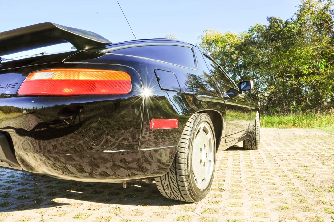 1988 Porsche 928 S4 - Image 15 of 31