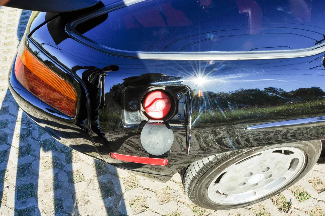 1988 Porsche 928 S4 - Image 10 of 31