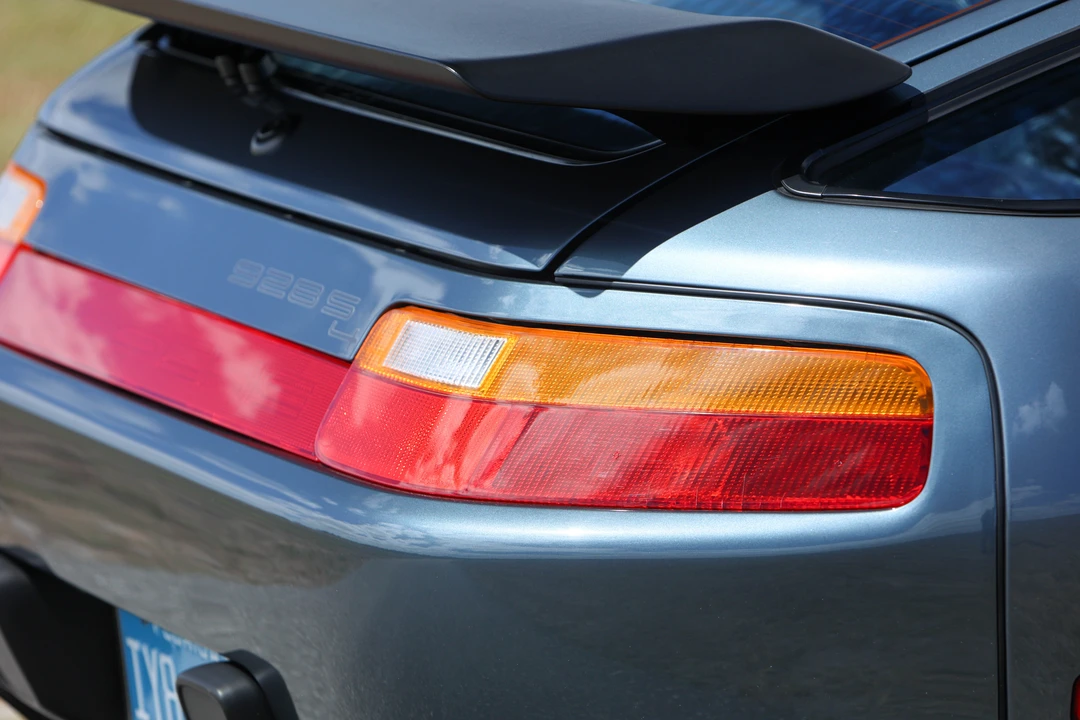1988 Porsche 928 S4 - Image 14 of 31